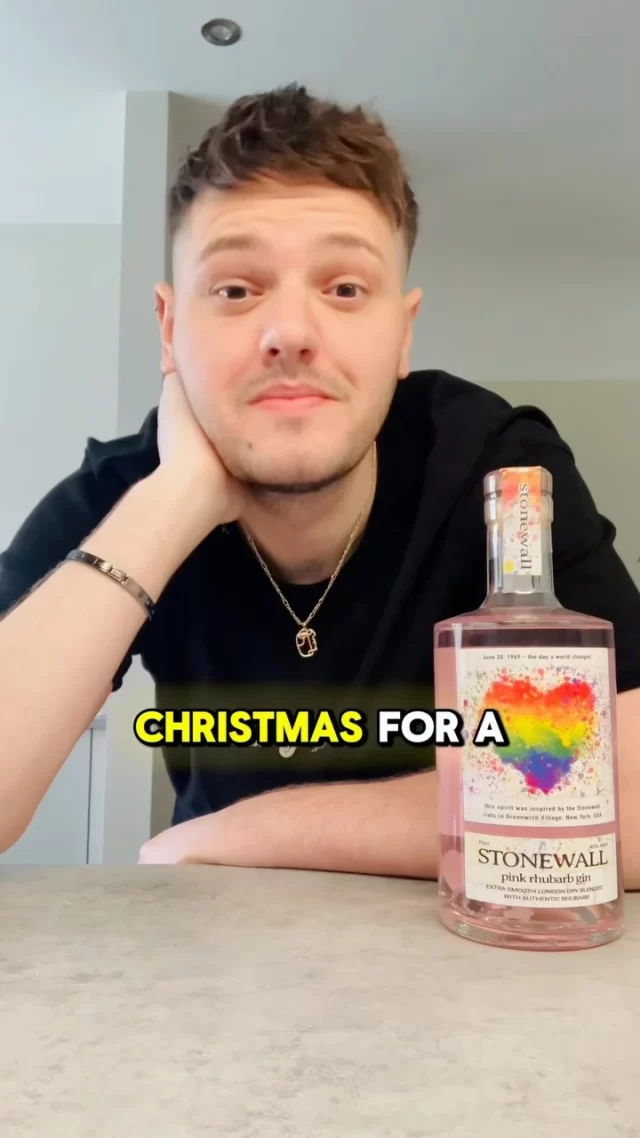 Support your local and small business’s this Christmas, it honestly means the world to us! 💙🎄

#lgbt #smallbusiness #lgbtq #gay #lgbtbusiness #lgbtbusinessowners #gin #rum #smallbiz