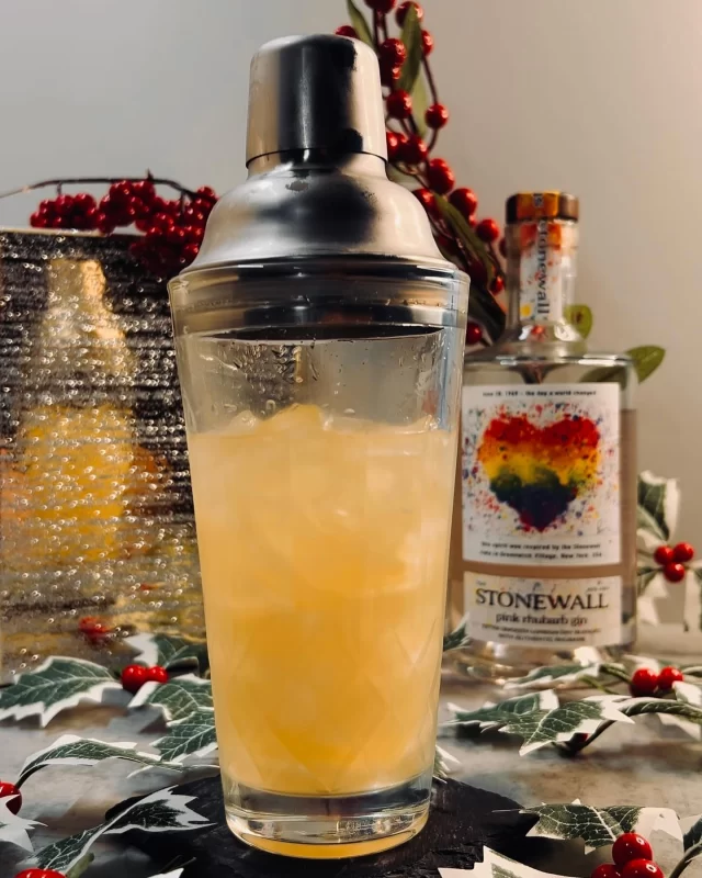 CHRISTMAS COCKTAIL CONTENT INCOMING 🚨🎄

We’ve been working hard to come up with lots of different cocktail recipes and serves with Stonewall Gin & Rum to up your Christmas cocktail game! 

They will be dropping soon, stay tuned! 🎄❄️