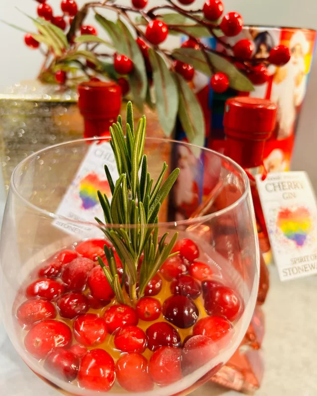 The next Christmas serve we have coming up made with our Stonewall Cherry Gin! These are so easy to make and look so great as a Christmas serve! 

Reel coming soon! 🎄